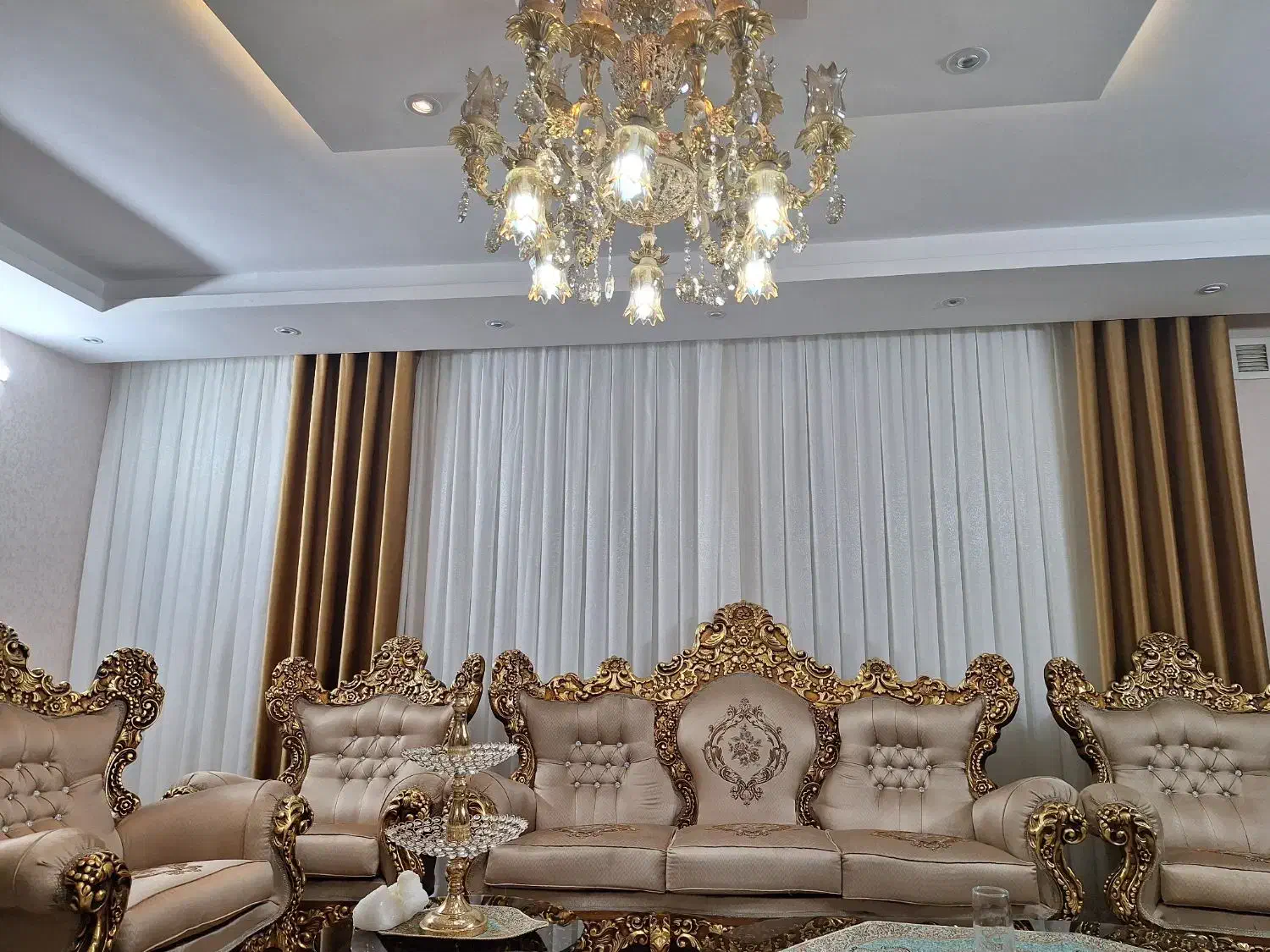 فروش مبلمان بسیارخوبی وتمیز|مبلمان خانگی و میز عسلی|شاهین‌شهر, دانشگاه آزاد شاهین شهر|دیوار