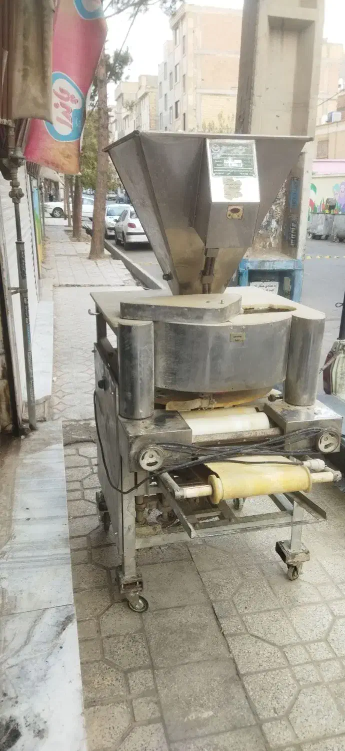 دستگاه چونه گیر و پهن کن دو غلطک نانوایی|کافیشاپ و رستوران|رباطکریم, نصیرشهر|دیوار