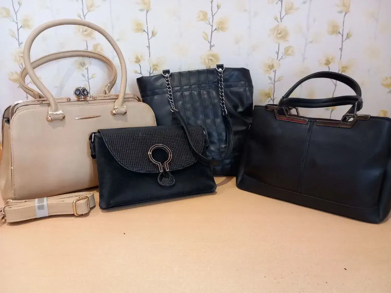 کیف ها|کیف، کفش، کمربند|اردبیل, |دیوار