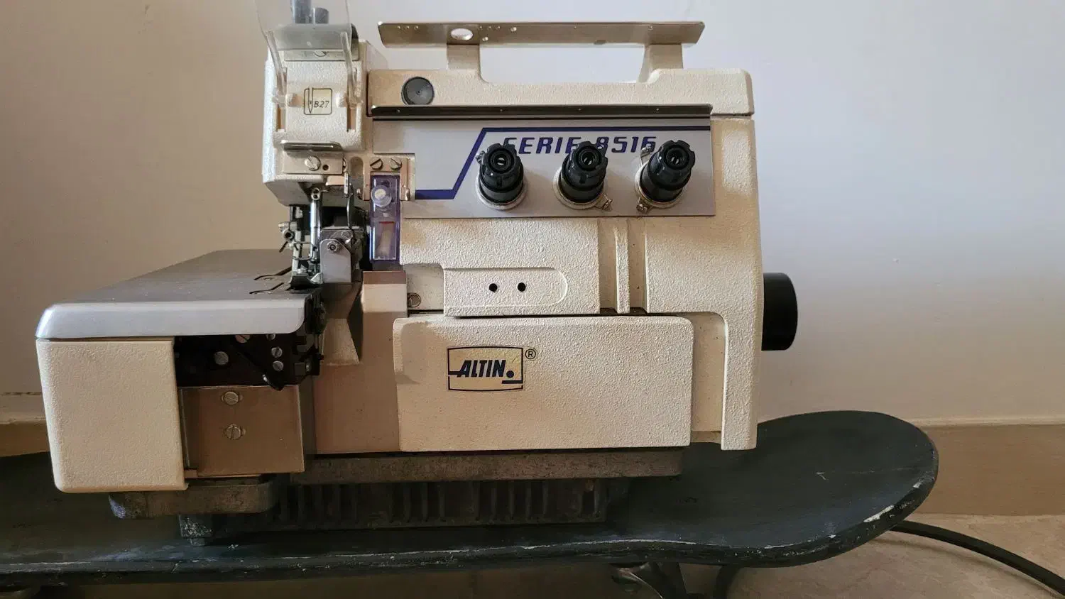 چرخ سر دوز سه نخ المانی اکبند|چرخ خیاطی و ریسندگی|محمدشهر, شهرک پیام (مهرالبرز)|دیوار