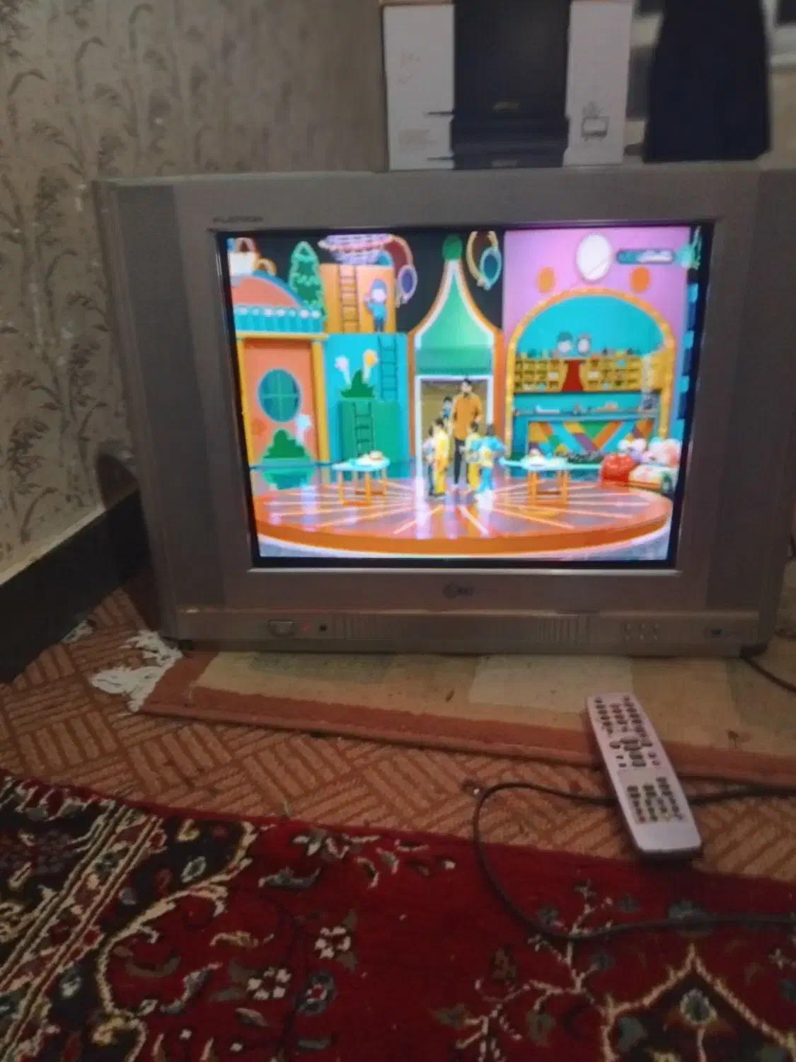 یک تلوزیون۱۹کم کارکردویک۱۵نصف قیمت|تلویزیون و پروژکتور|مینودشت, |دیوار