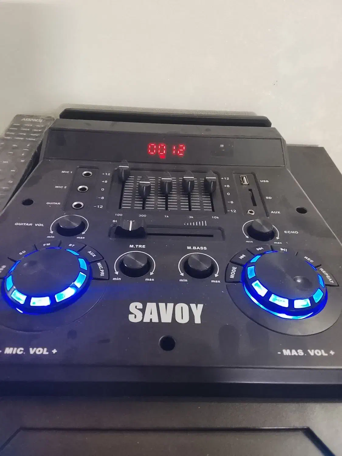 بسیار تمیزو کم کار و وضوح صدا عالی همراه پخش نور|سیستم صوتی خانگی|مشهد, کریم آباد|دیوار