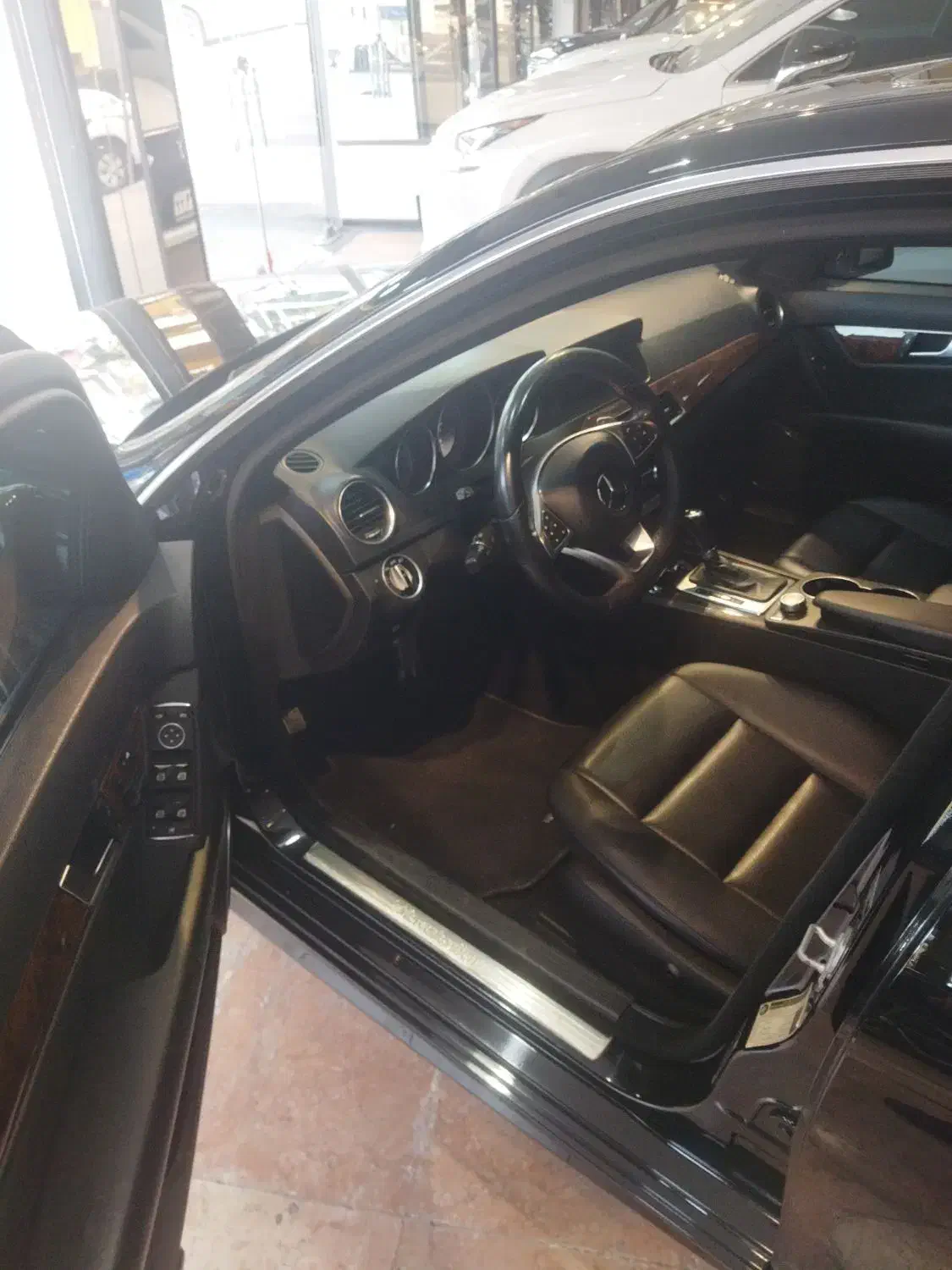 بنز c350 مشکی ۲۰۱۲  موتور جی‌تی‌بلو بدون رنگ|خودرو سواری و وانت|تهران, سعادت‌آباد|دیوار