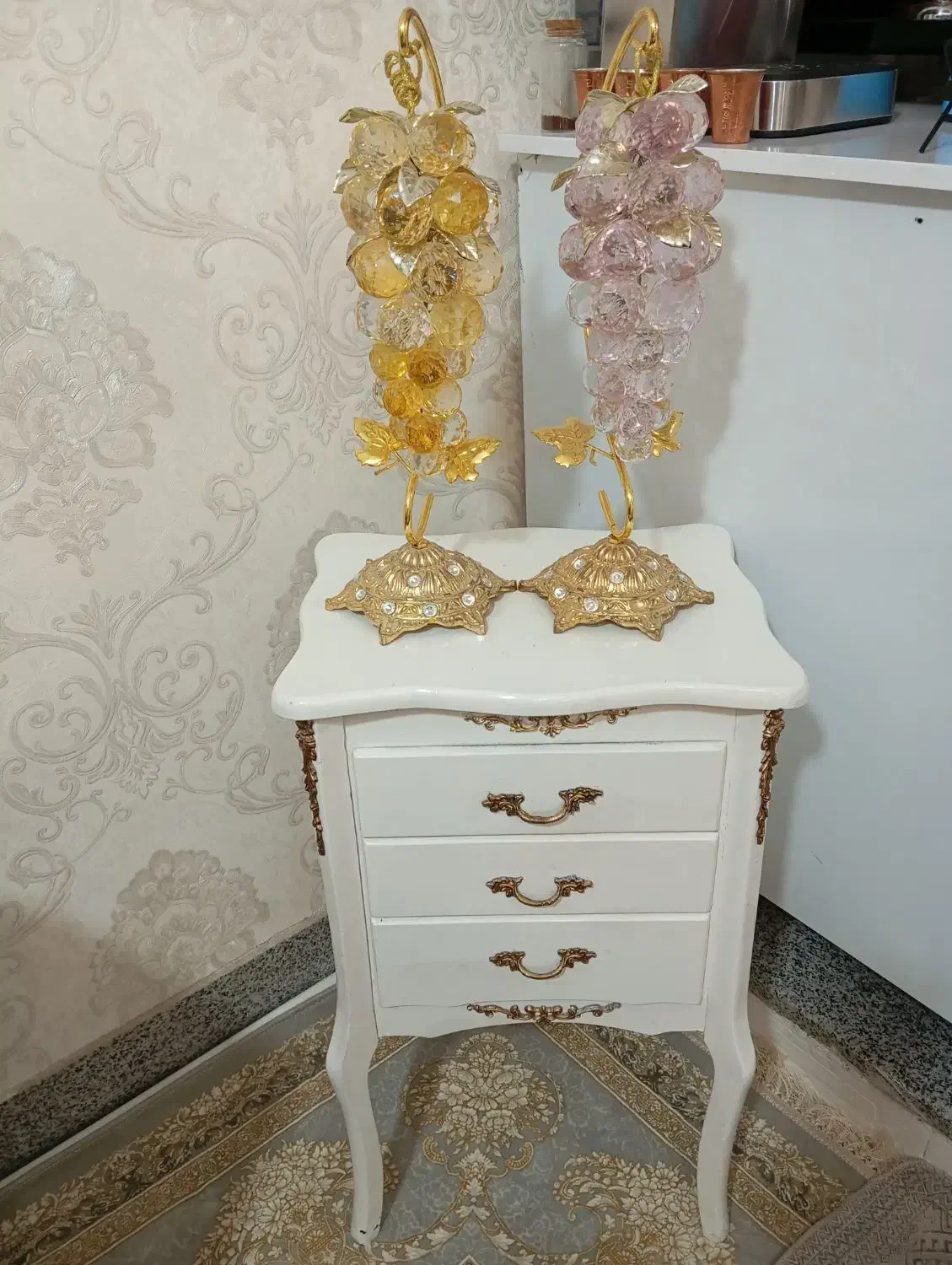 میز و دو عدد خوشه انگور|مجسمه، تندیس، ماکت|کوهدشت, |دیوار