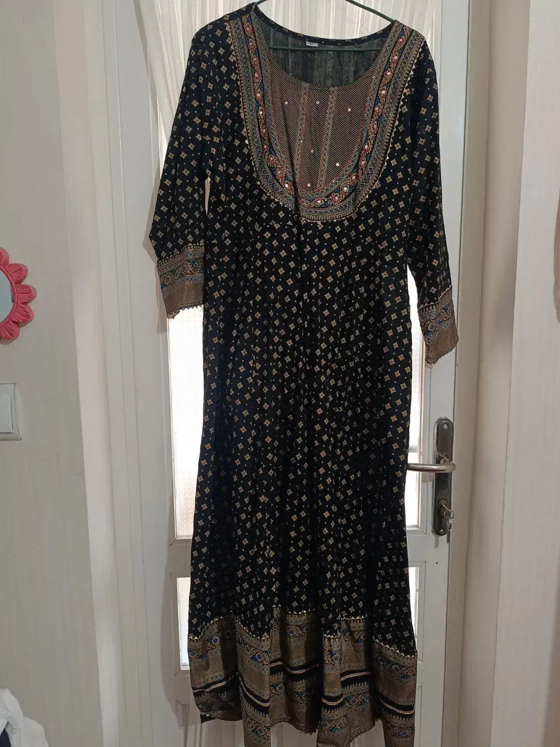 پیراهن هندی و پالتو|لباس|رشت, جهاد|دیوار