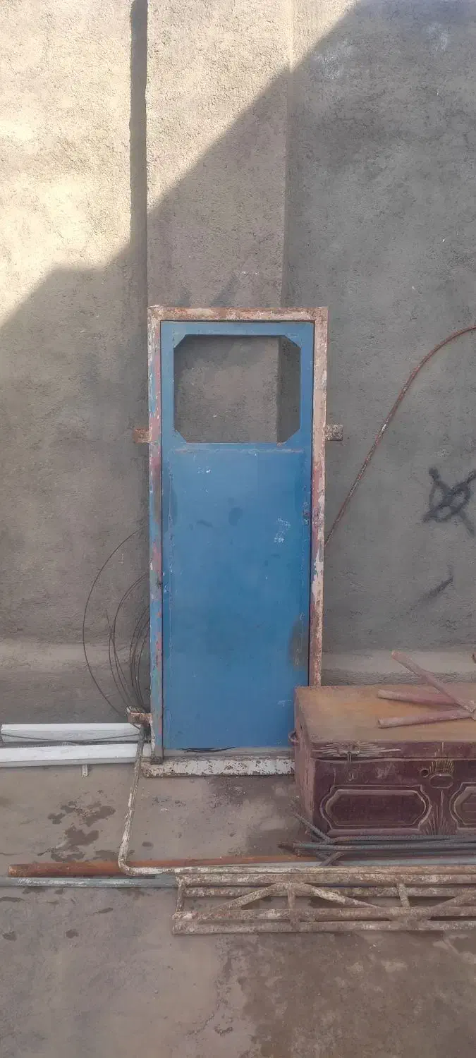 در درب  دستشویی|اشیا|تربت جام, معدآباد|دیوار