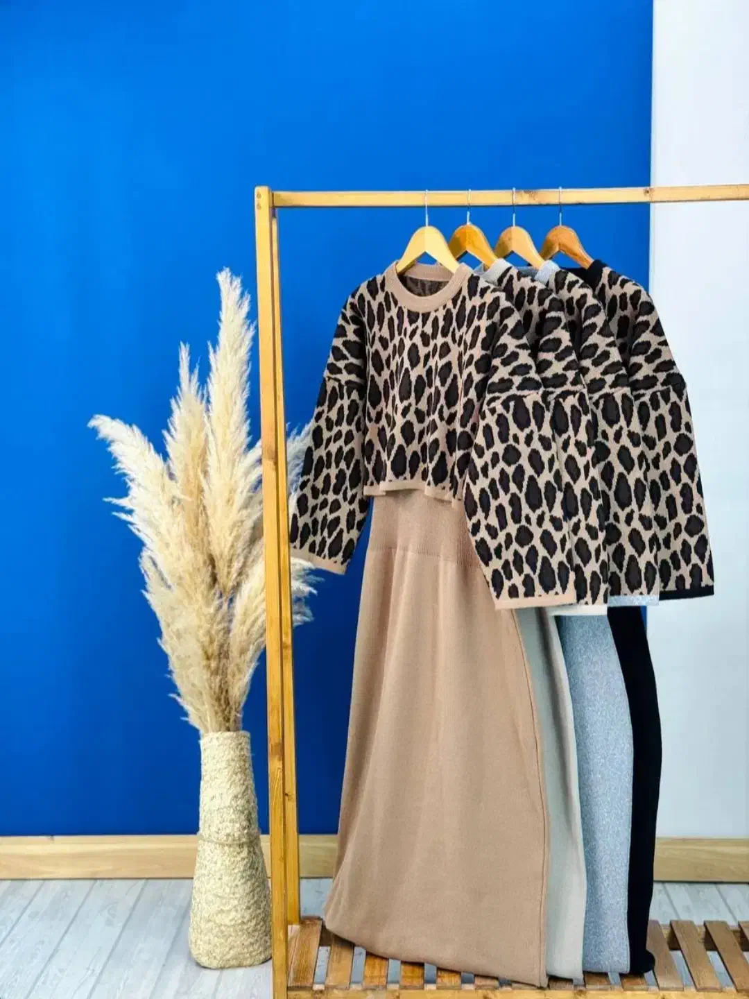 ست بافت|لباس|کاشان, شهرک خاتم الانبیا (مسکن ملی کاشان)|دیوار