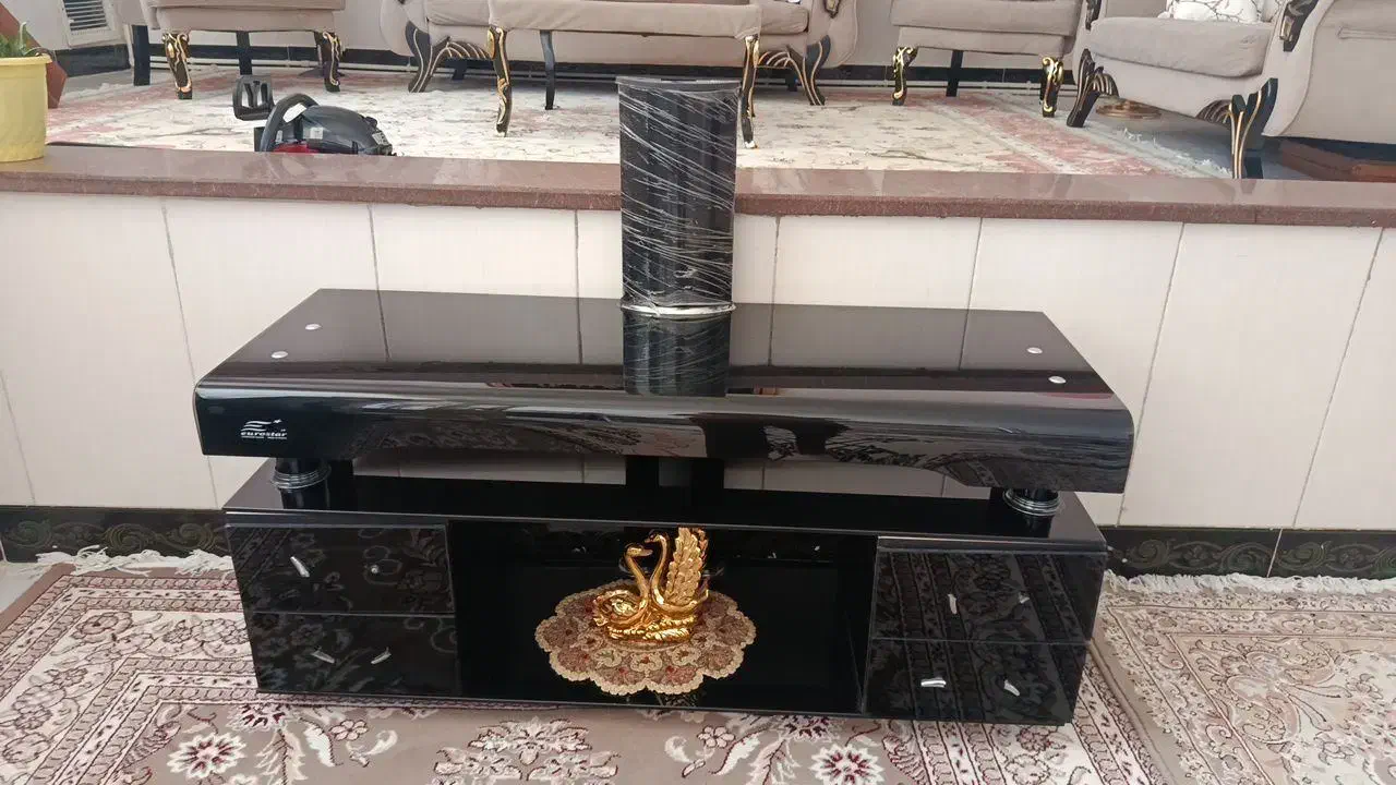 ساعت ایستاده و پرده و میز تلوزیون سالم در حد نو|ساعت دیواری و تزئینی|کوهدشت, |دیوار