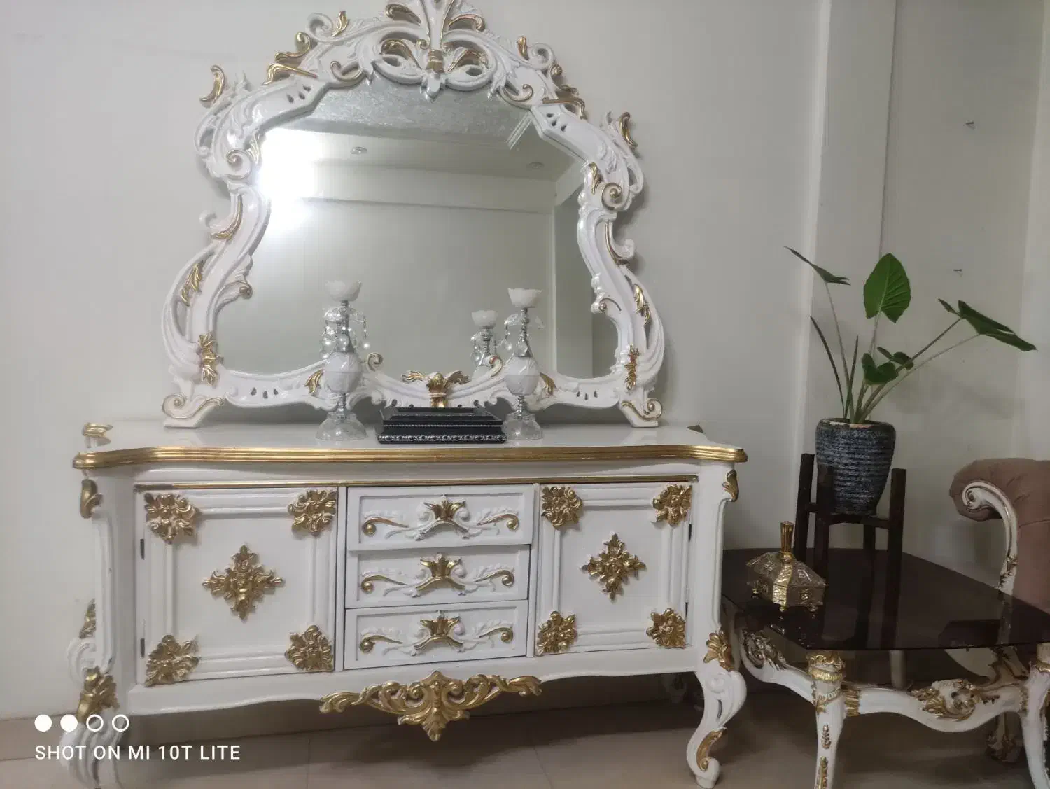 کنسول قاب اینه. گنجه. ساعت و میزش همگی ست همدیگه|بوفه، ویترین، کنسول|شاندیز, |دیوار