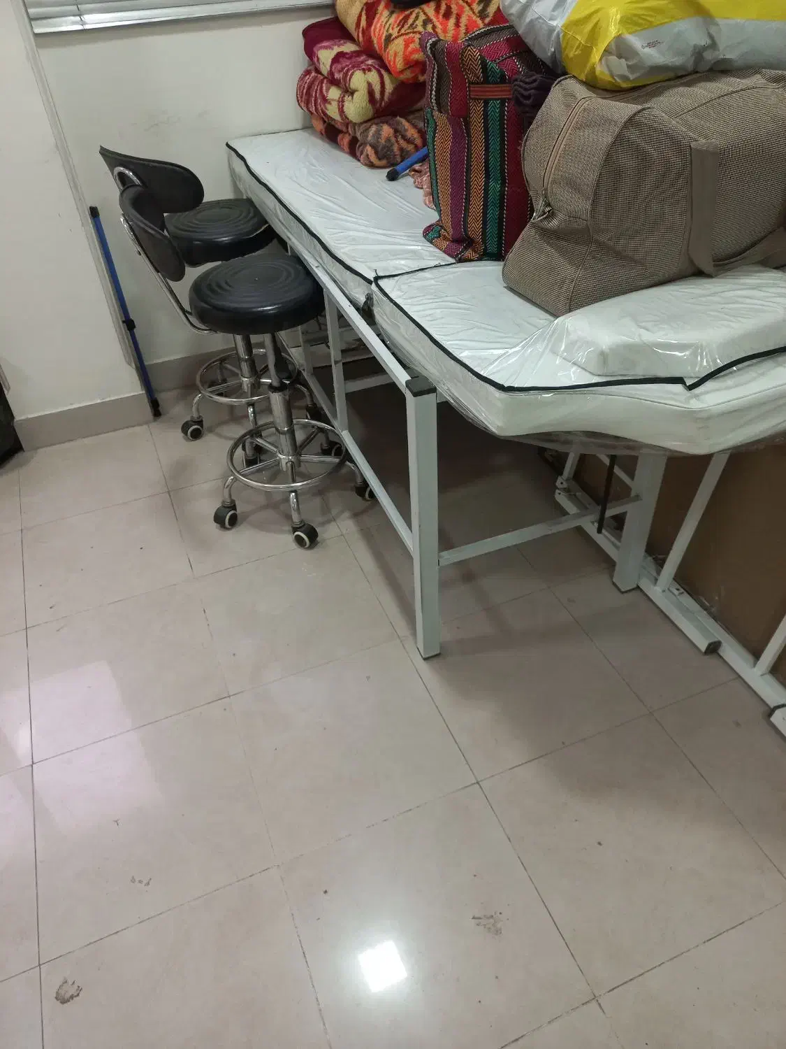 فروش تخت ماشاژ ومطب وصندلی گردون|آرایشگاه و سالن‌های زیبایی|زنجان, |دیوار