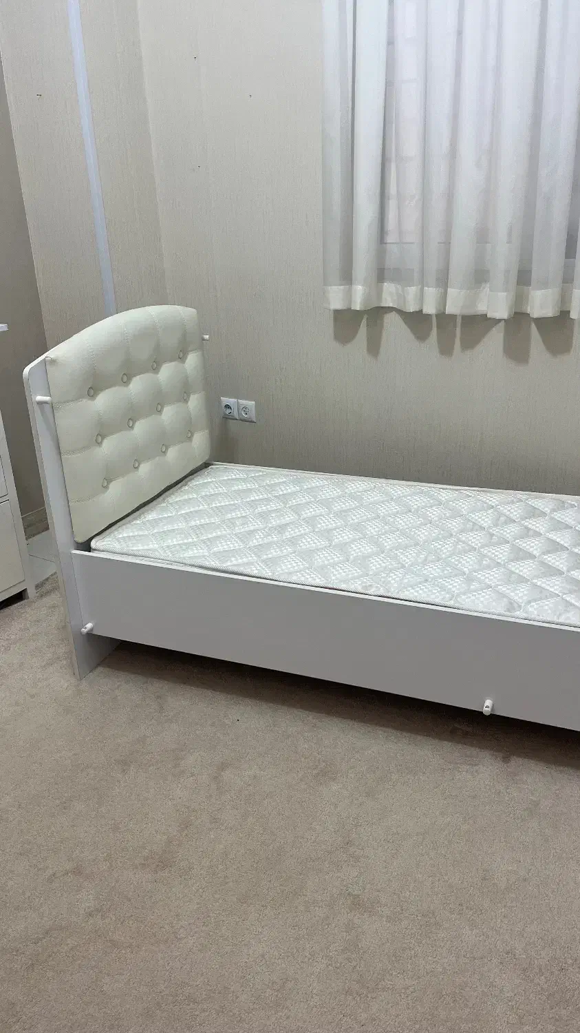 تخت خواب کودک کاملا نو|تخت و سرویس خواب|رشت, باهنر|دیوار