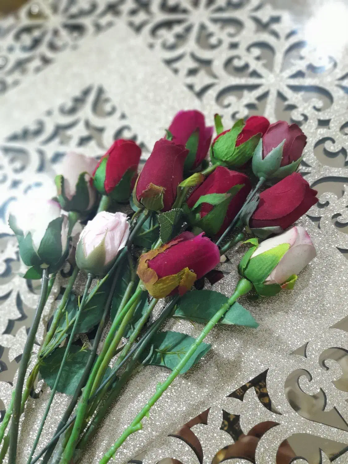 ۱۲ تا شاخه گل رز مصنوعی|گل مصنوعی|قم, زاد|دیوار