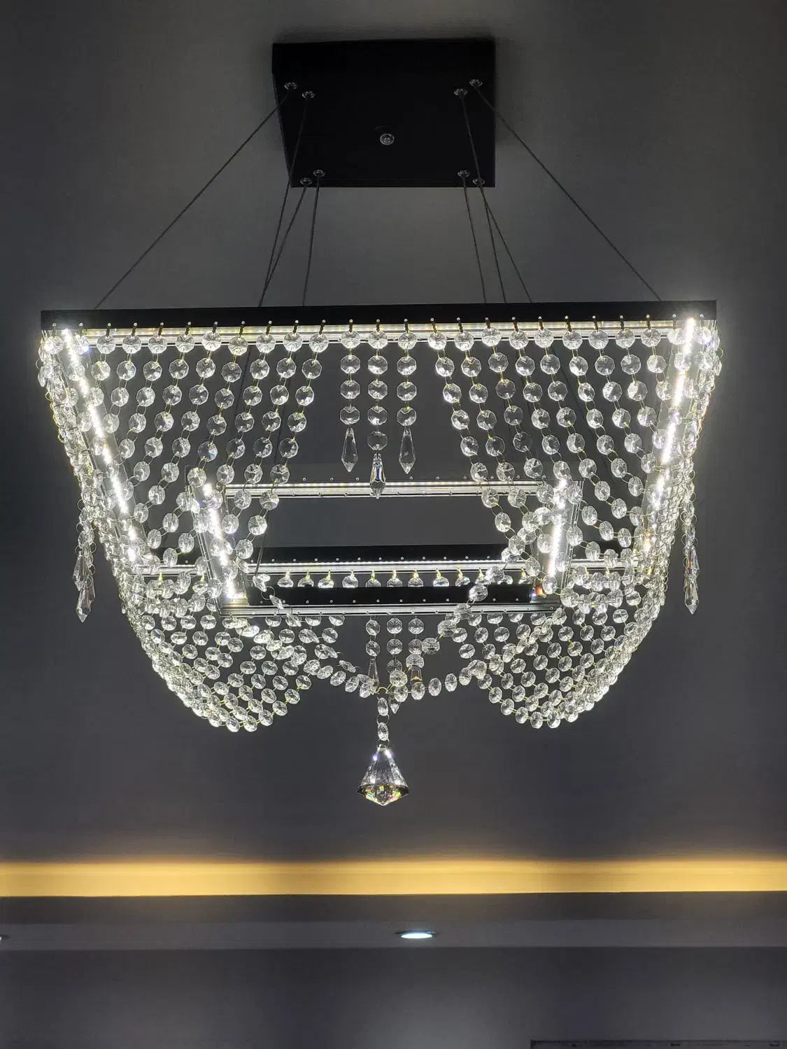 لوستر کریستالی مدل لورنتیا* Laurentia *|لوستر و چراغ آویز|مشهد, الهیه|دیوار