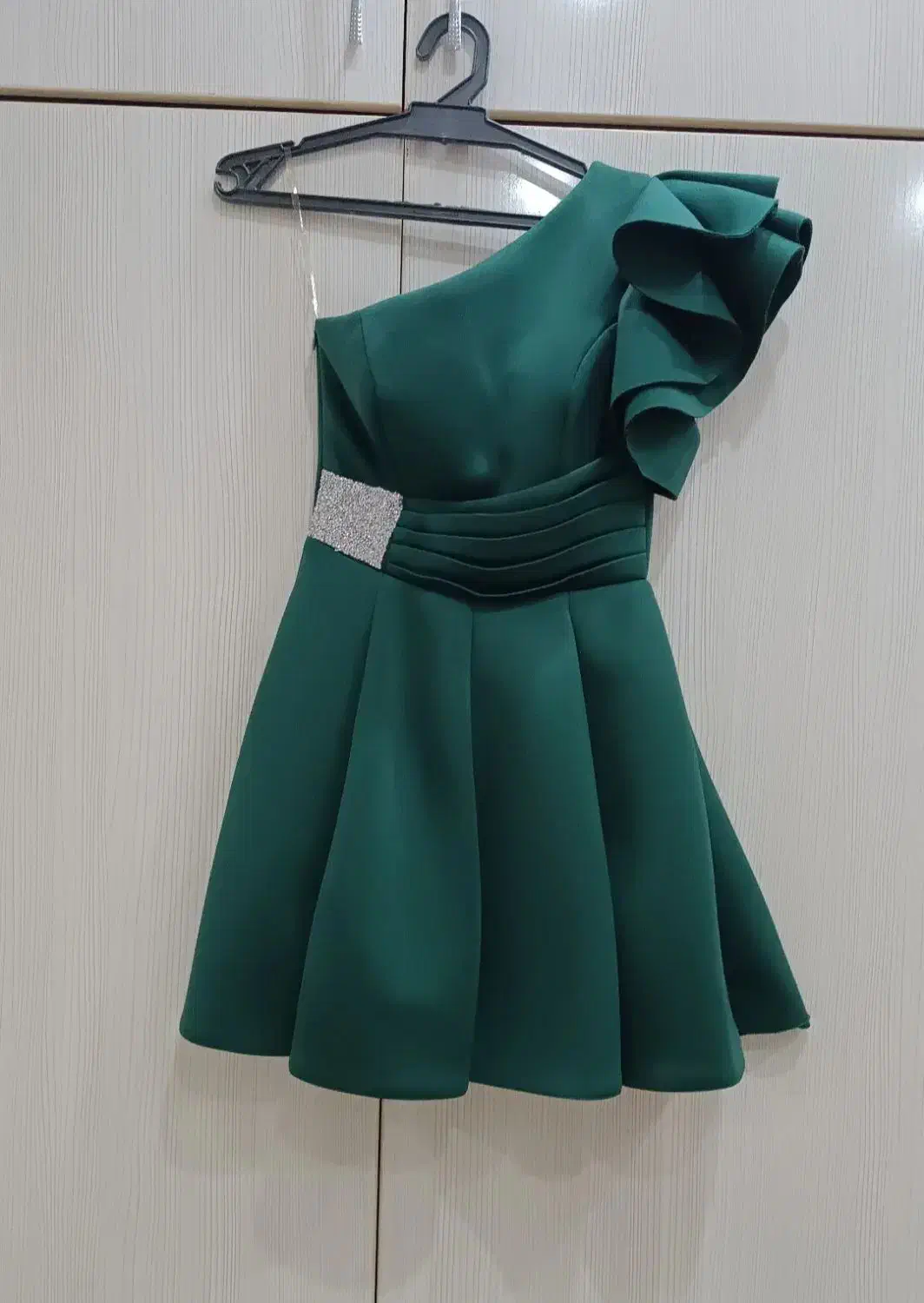 لباس مجلسی|لباس|دورود, |دیوار