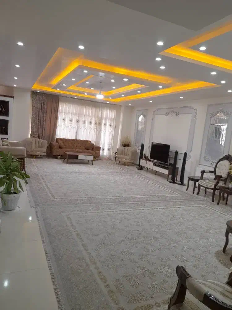 تک واحدی ۱۹۵متر/بر خیابان اصلی/معاوضه با ویلایی|فروش آپارتمان|دورود, |دیوار