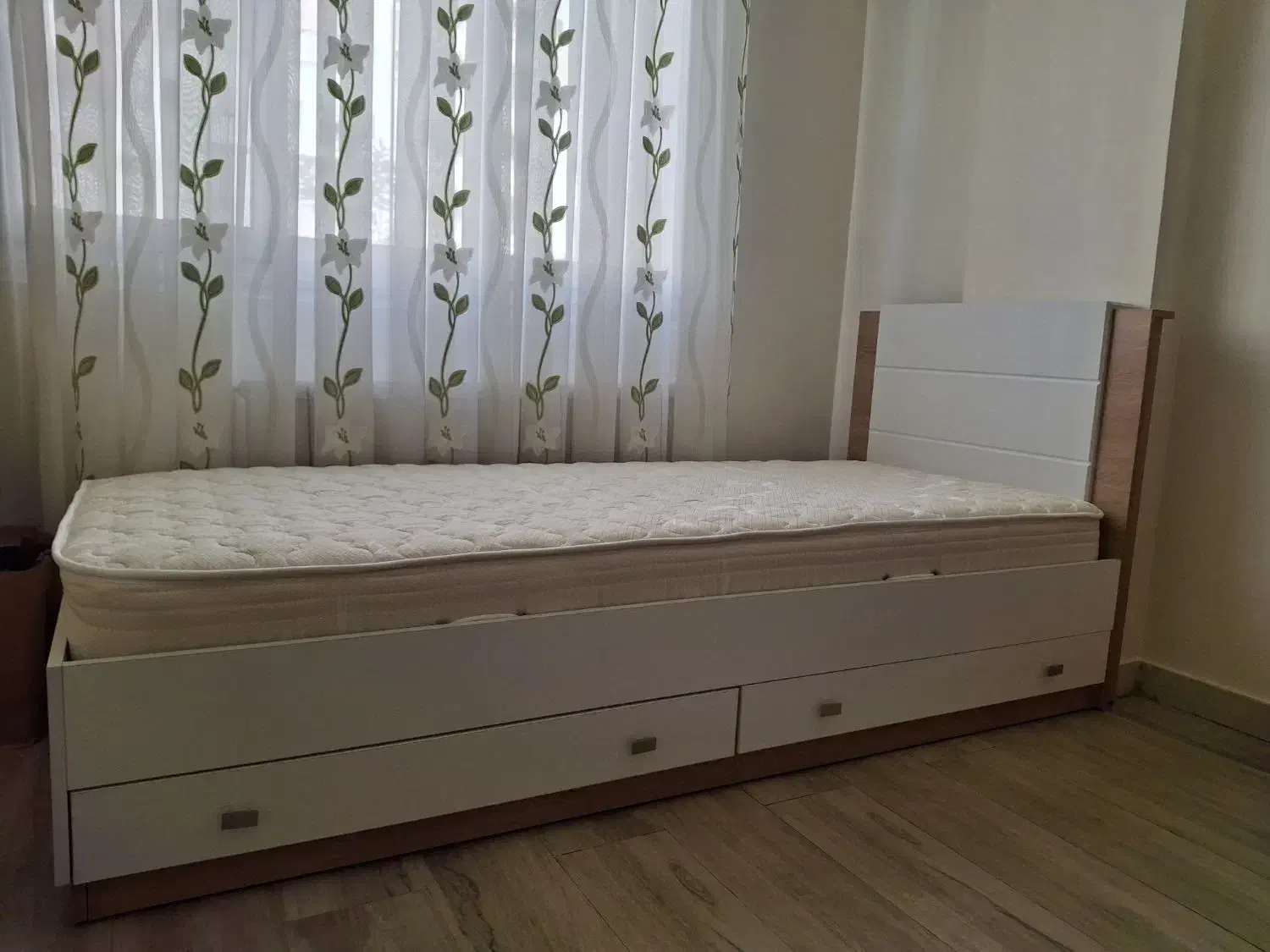 تخت یکنفره سفید با تشک خوشخواب|تخت و سرویس خواب|تهران, شهرک بوعلی|دیوار