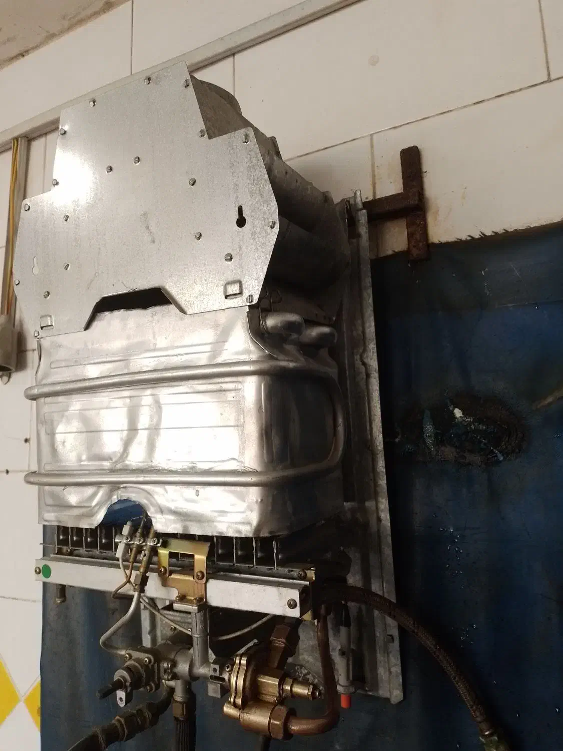 آبگرمکن ۳۱۱۵ بوتان|آبگرمکن، پکیج، شوفاژ|رشت, حومه رشت|دیوار