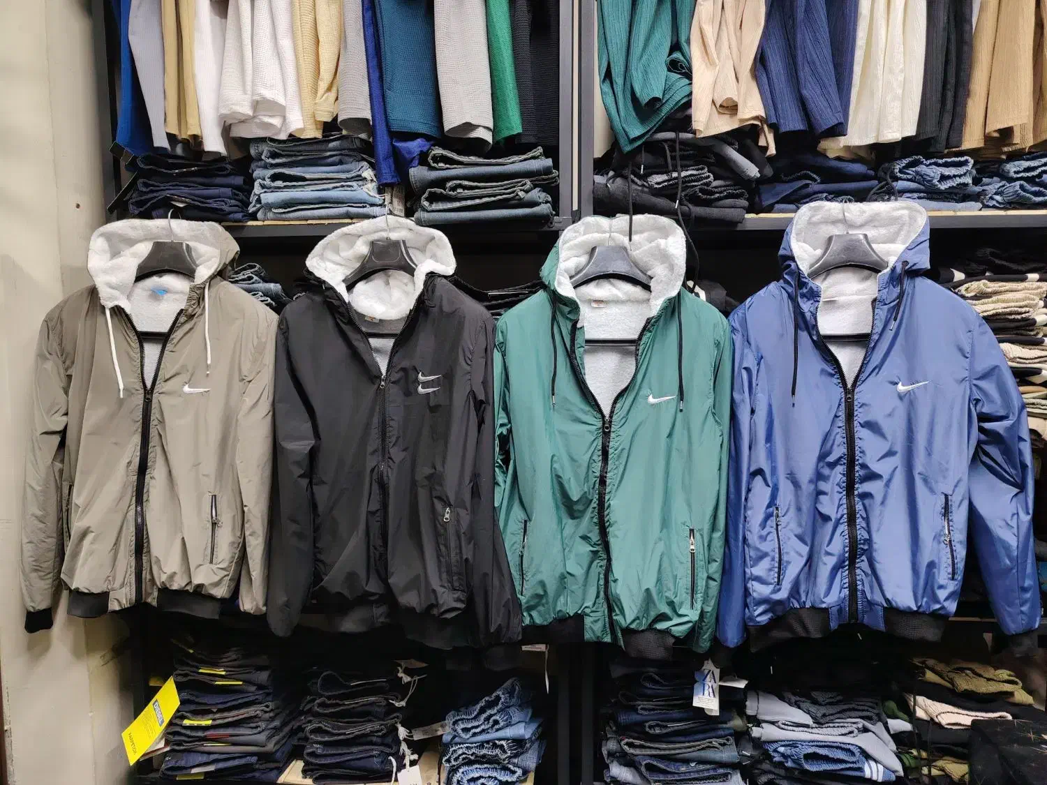 بادگیر ( داخل خز ) کلاهدار|لباس|شیراز, گلکوب|دیوار