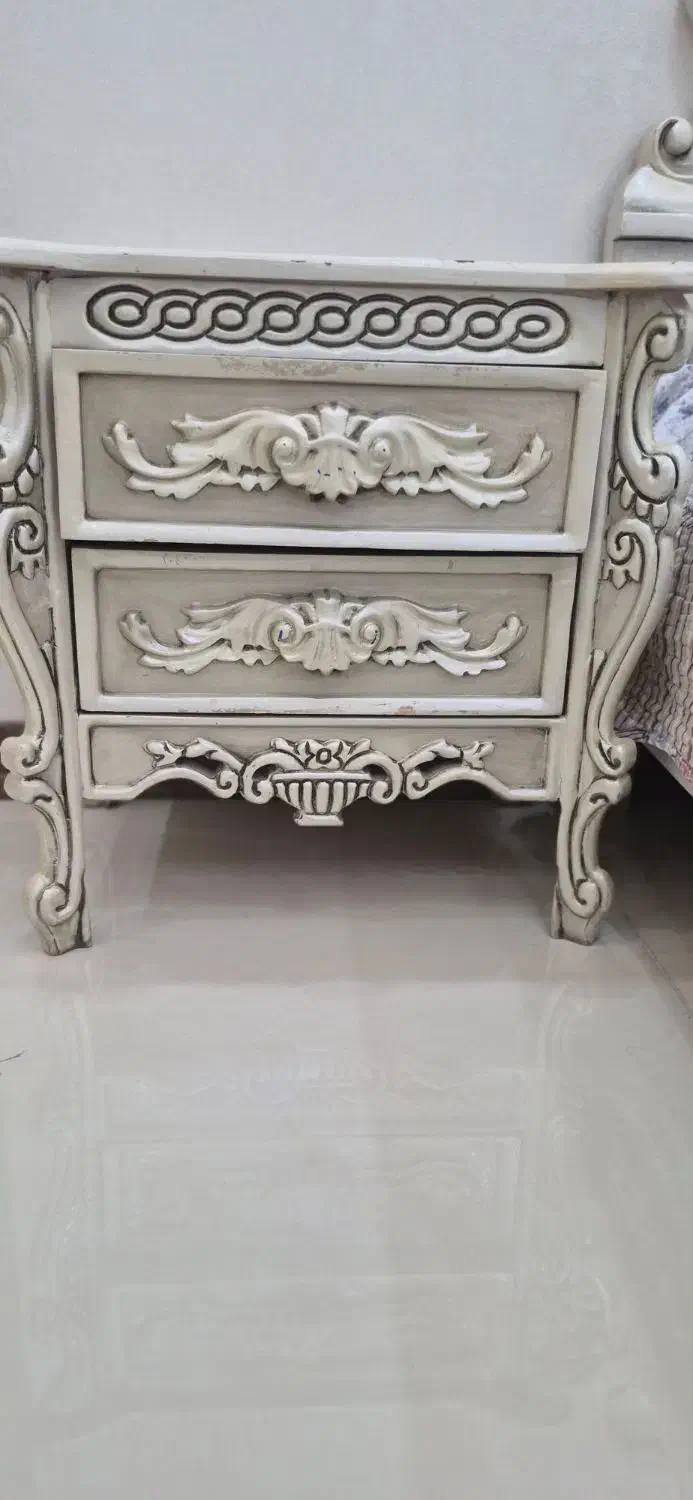 تخت و کمدو ب همراه تشک میزو آینه با دوتا پاتختی|تخت و سرویس خواب|فولادشهر, C1|دیوار