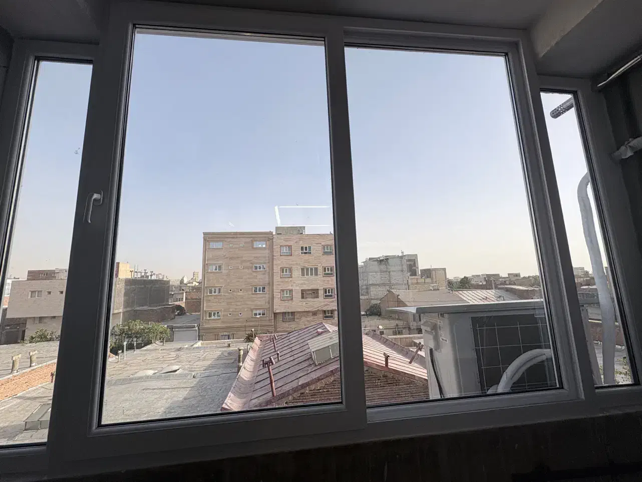 ساخت و نصب و تعمیرات انواع درب و پنجره UPVC|خدمات پیشه و مهارت|تبریز, |دیوار