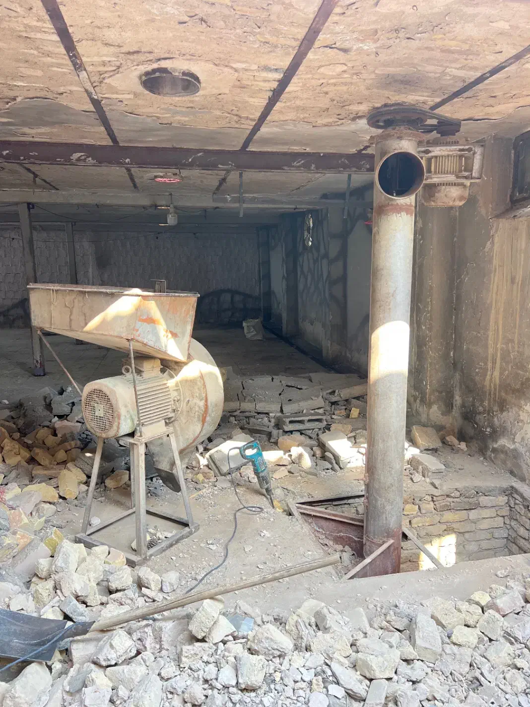 آسیاب میکسر بالابر ۳ تن دام و طیور|ماشینآلات صنعتی|اصفهان, آبشار|دیوار