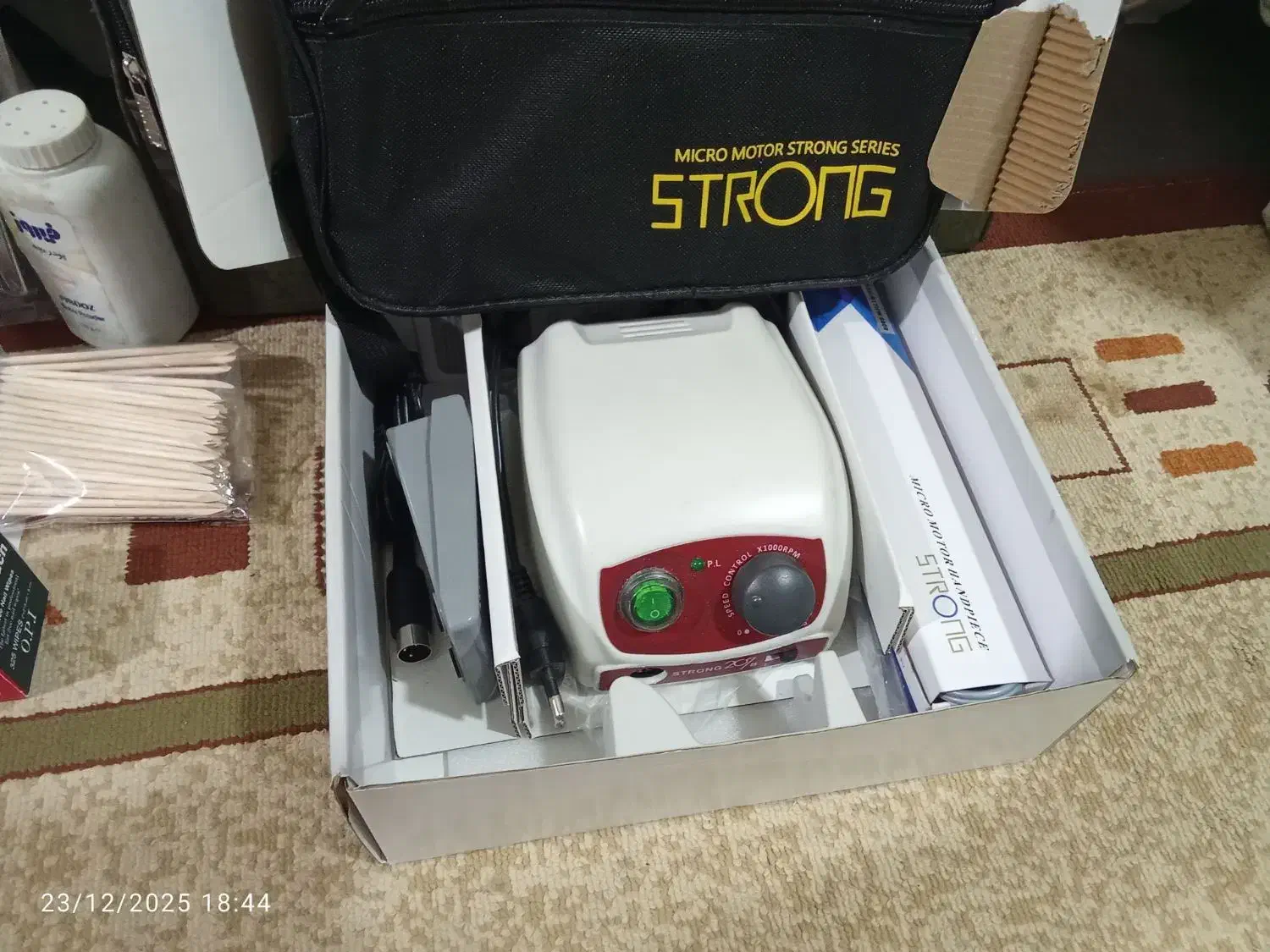 کاشت ناخون|آرایشگاه و سالن‌های زیبایی|فسا, |دیوار