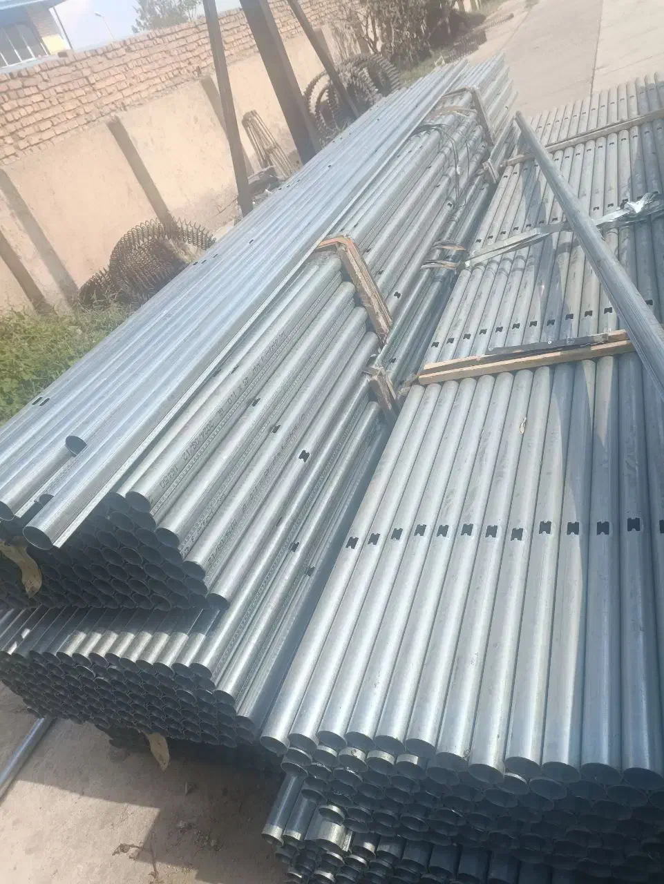 آسیاب و میکسر و بالابر|ماشین‌آلات صنعتی|قروه, |دیوار