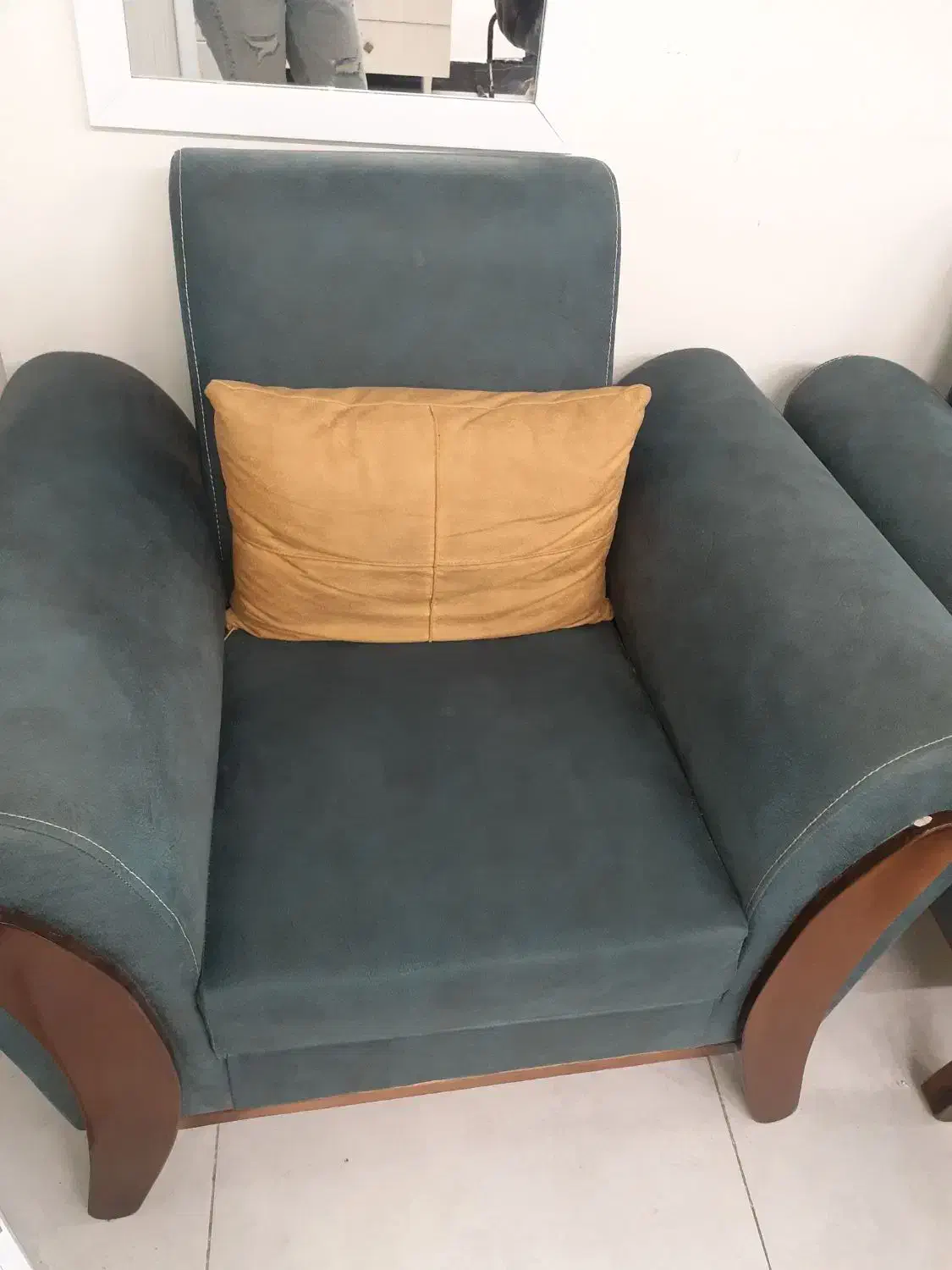 فروش صندلی ارایشگاه وسه عددمبل تک نفره کاملا سالم|آرایشگاه و سالن‌های زیبایی|گرگان, |دیوار