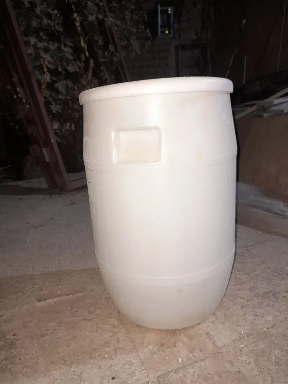 بشکه پلاستیکی،گالن و کیسه|ظروف نگهدارنده، پلاستیکی، یک‌بارمصرف|قدس, شهر‌قدس|دیوار