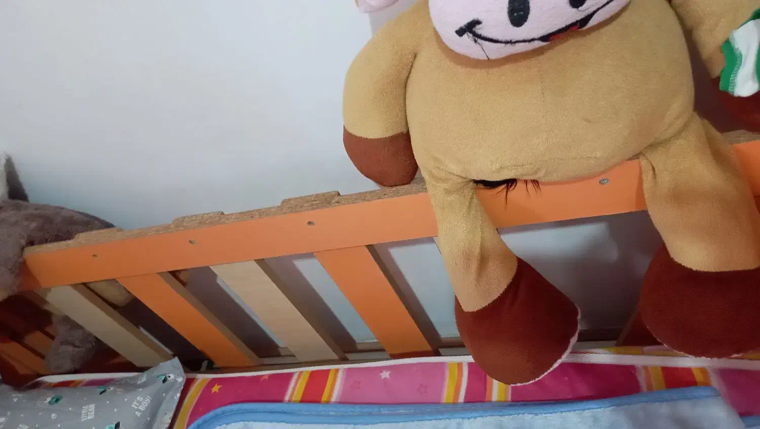 تخت و کمد بچه|اسباب و اثاث بچه|لاهیجان, کوی زمانی|دیوار