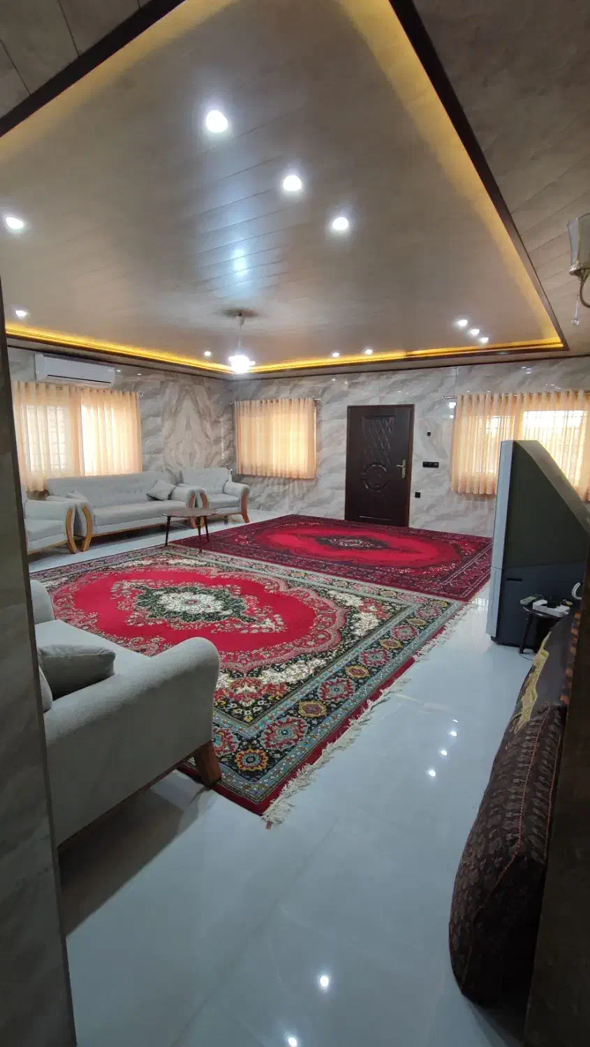 اجاره ویلاباغ استخردار با حیاطی دلباز درسرخرود|اجارهٔ کوتاهمدت ویلا و باغ|سرخرود, |دیوار