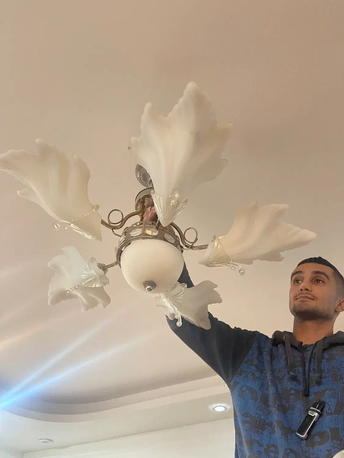 یک جفت لوستر|لوستر و چراغ آویز|شیراز, آبیاری|دیوار