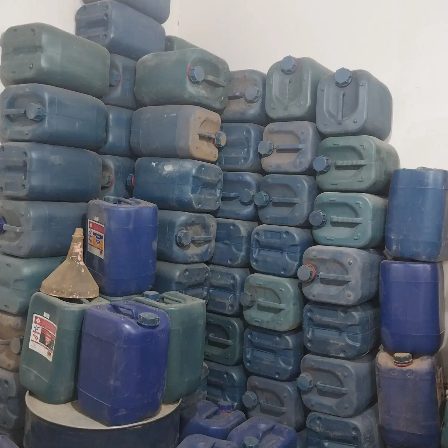 دبه تینر|ظروف نگهدارنده، پلاستیکی، یک‌بارمصرف|اردبیل, |دیوار