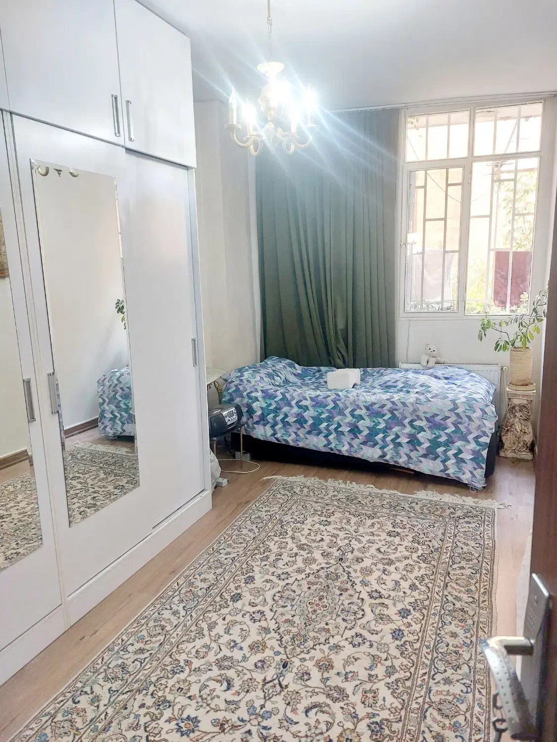 90متر واحد آپارتمانی نورگیر با 13متر بالکن خ خبازی