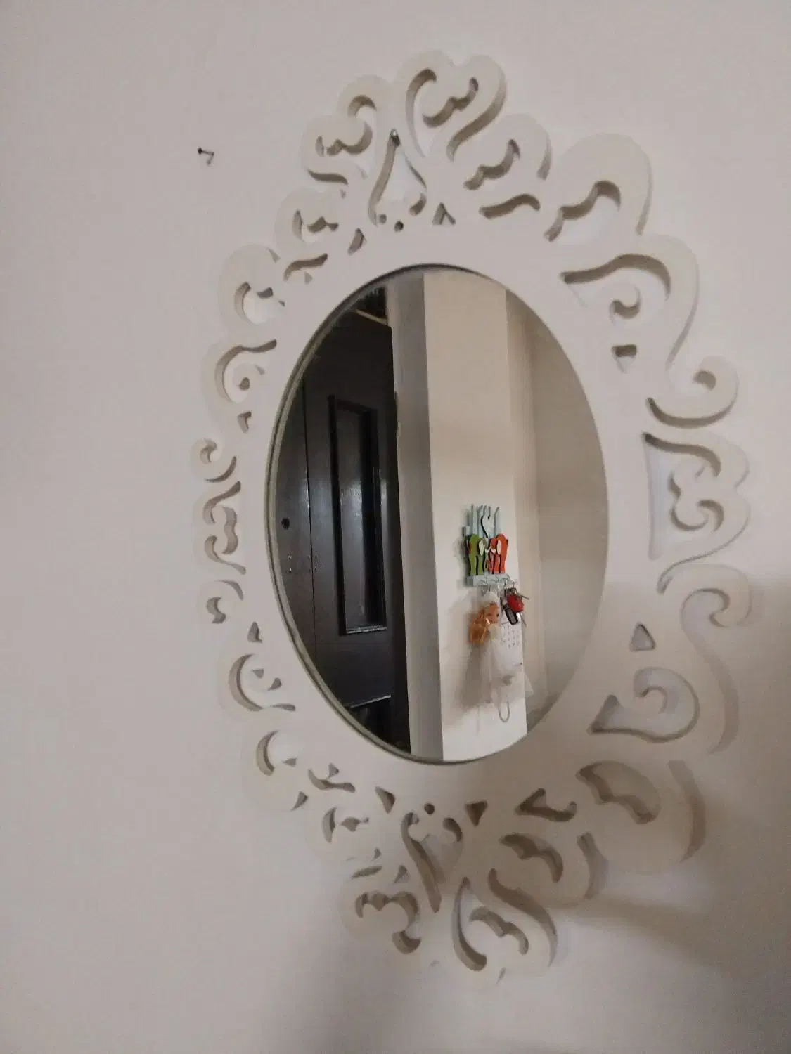 آینه کاملاً نو|آینه|فردیس, فردیس|دیوار