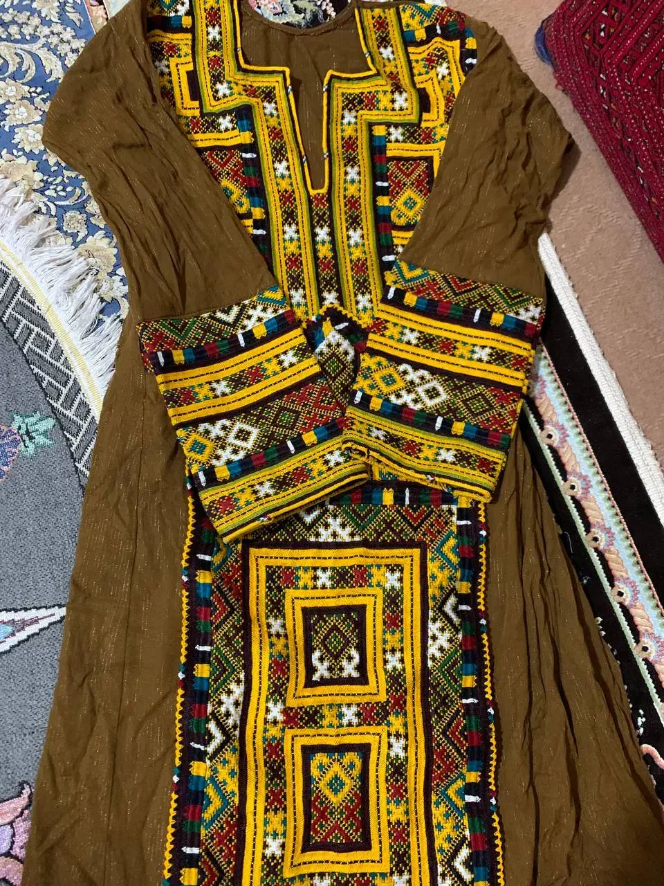 زی آستین دست دوز در حد نو|لباس|زاهدان, |دیوار