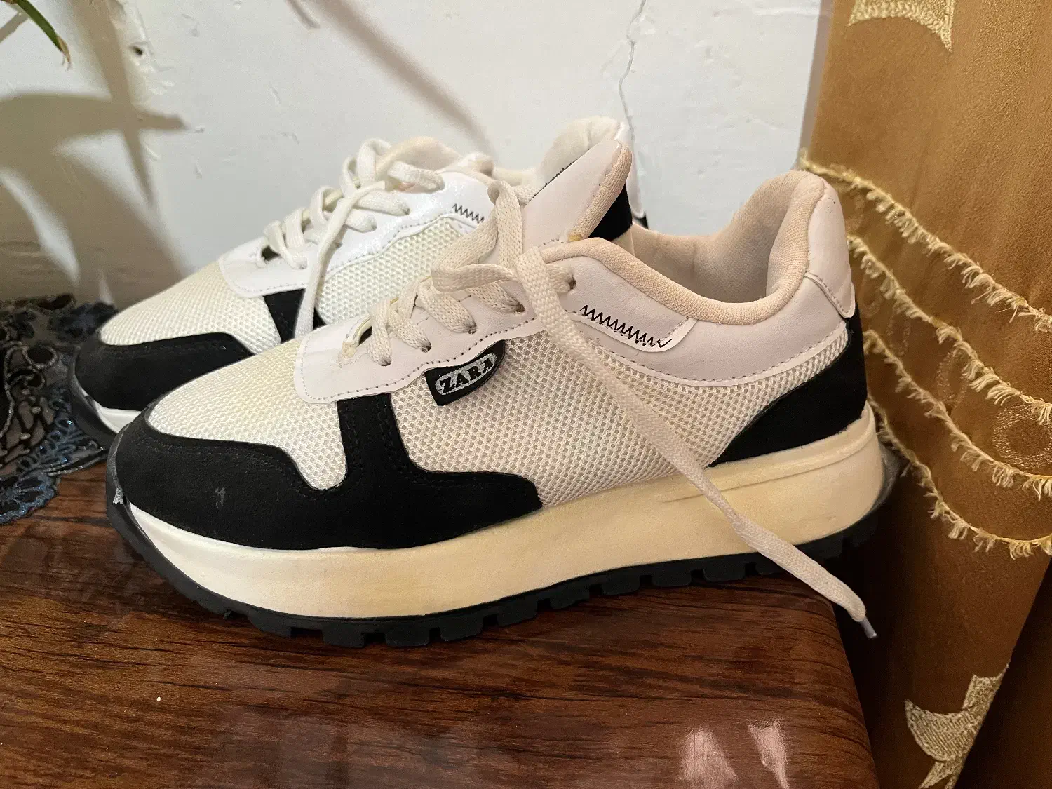 کفش|کیف، کفش، کمربند|اسفراین, |دیوار