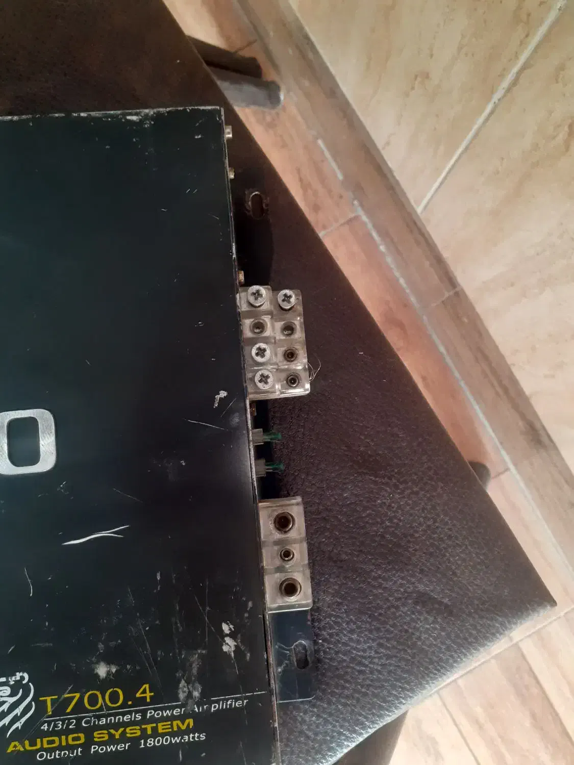 یک عدد  امپلی  قوی|صوتی و تصویری|گرمی, |دیوار