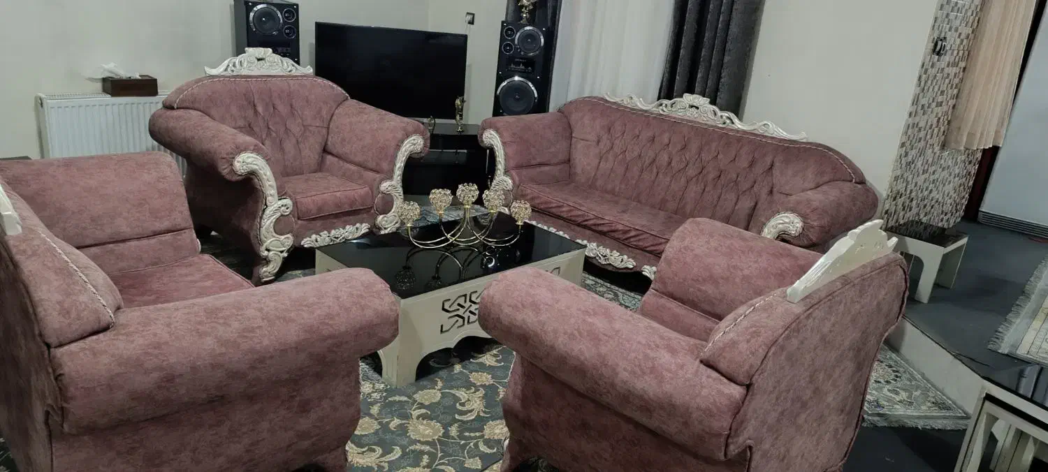 مبل هفت نفره تمیز بدون پارگی با قیمت مناسب|مبلمان خانگی و میز عسلی|هشتگرد, گلسار|دیوار