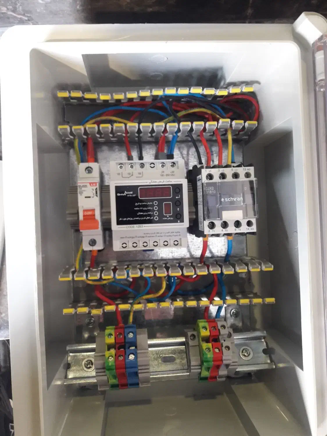 برقکار برق صنعتی خانگی خرده کلی عیب یابی هالوژلاین|خدمات پیشه و مهارت|قزوین, |دیوار