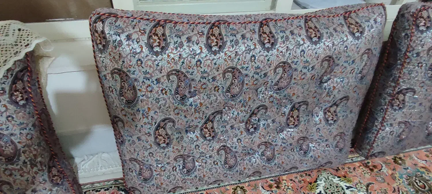 ۴ عدد پشتی ست|پشتی|یزد, |دیوار