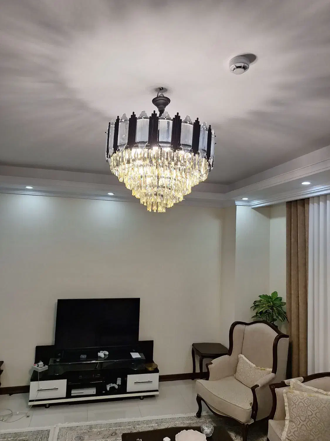 لوستر نو جدید و مدرن ۲ عدد پیانویی و باگت ۵۰ و ۶۰|لوستر و چراغ آویز|تهران, تسلیحات|دیوار