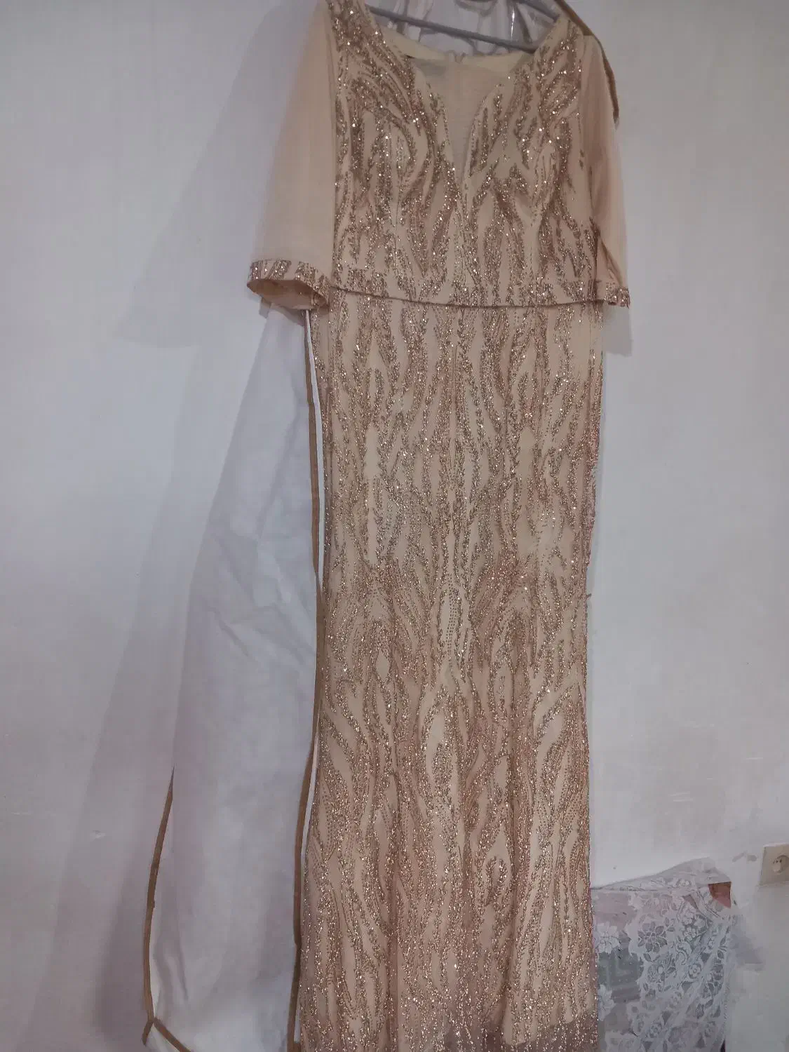 لباس سنگ دوزی شده نو رنگ کرم طلایی از سایز ۴۴تا ۴۸|لباس|رشت, حومه رشت|دیوار