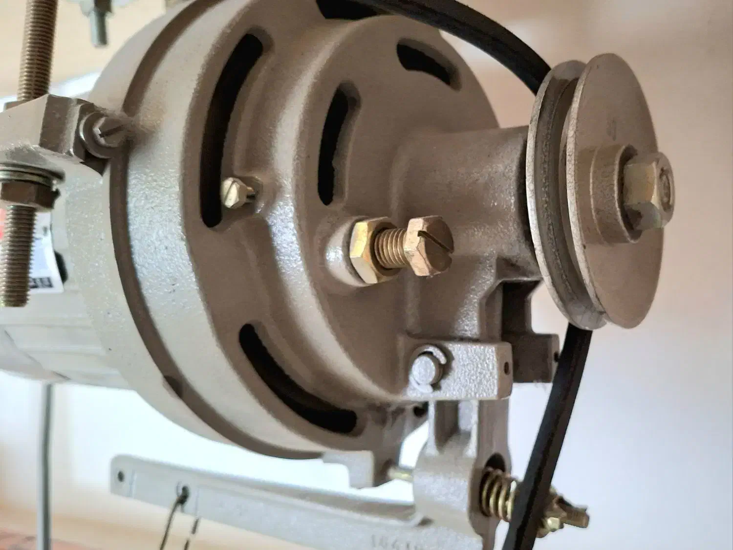 دینام چرخ راسته دوز ناسیونال ژاپنی زیر خاکی در حد|چرخ خیاطی و ریسندگی|ساری, |دیوار