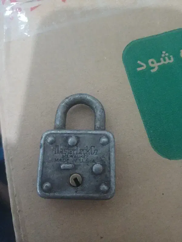 قفل قدیمی|کلکسیون اشیاء عتیقه|قم, شهر قائم|دیوار