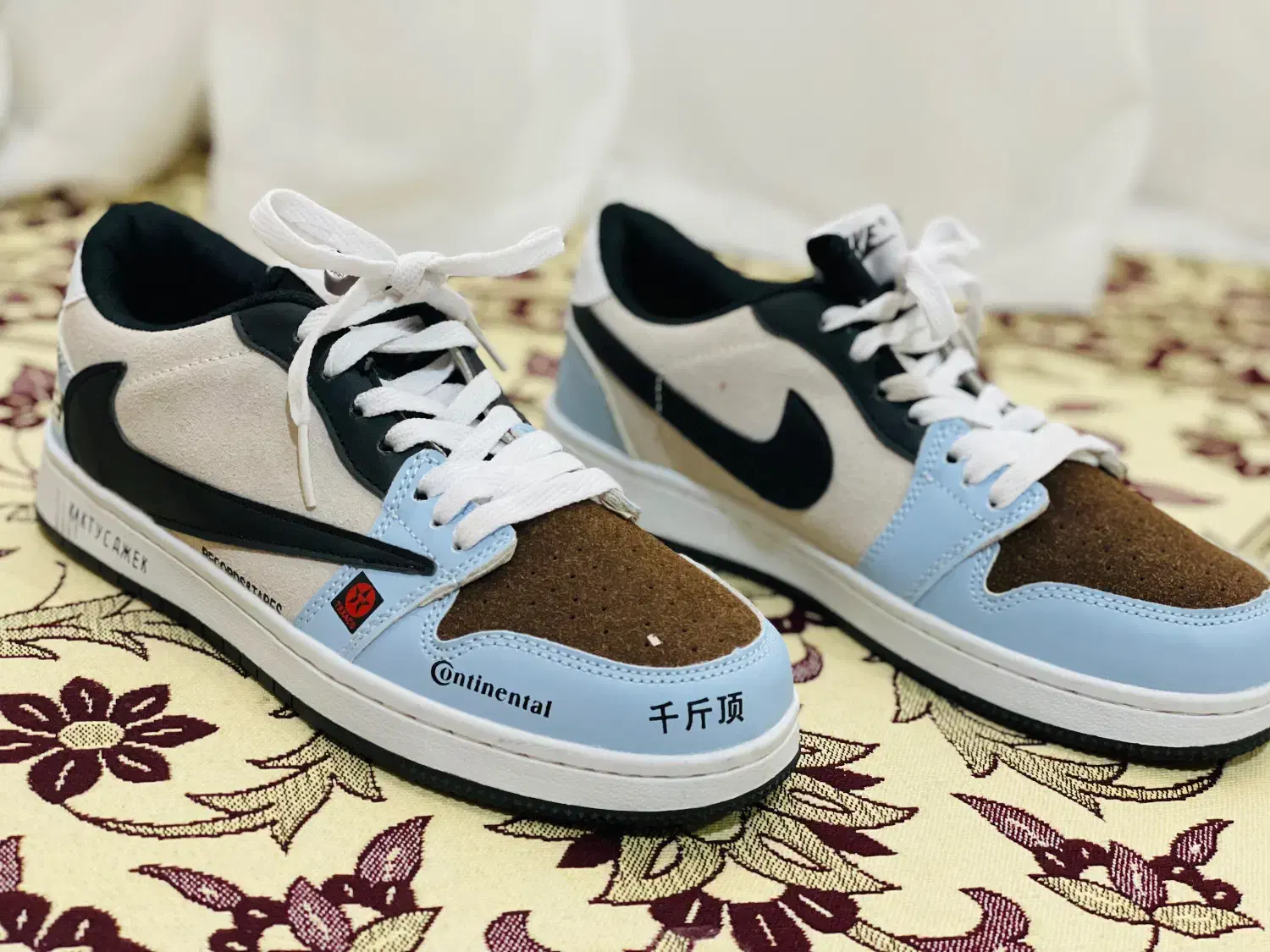 کفش|کیف، کفش، کمربند|فیروزآباد (فارس), |دیوار