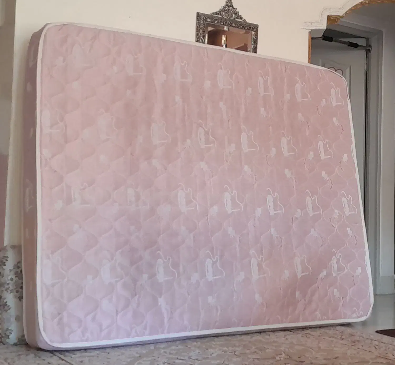 تشک رویال کارکرده سالم (۲۰۰ در ۱۶۰ )|تشک تختخواب|شاهین‌شهر, شهرک میلاد|دیوار