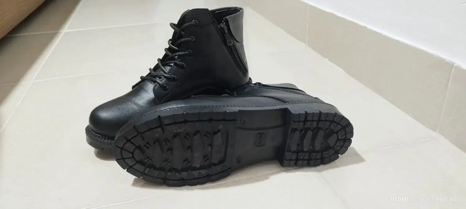 بوت|کیف، کفش، کمربند|رشت, گیل|دیوار