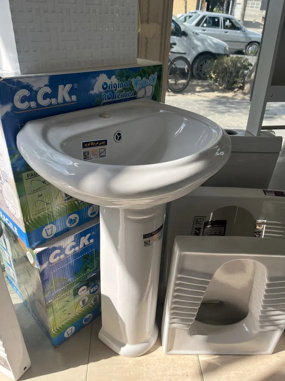 توالت فرنگی،کاسه توالت،روشویی کابینتی،اینه باکس و.|لوازم سرویس بهداشتی|بجنورد, |دیوار