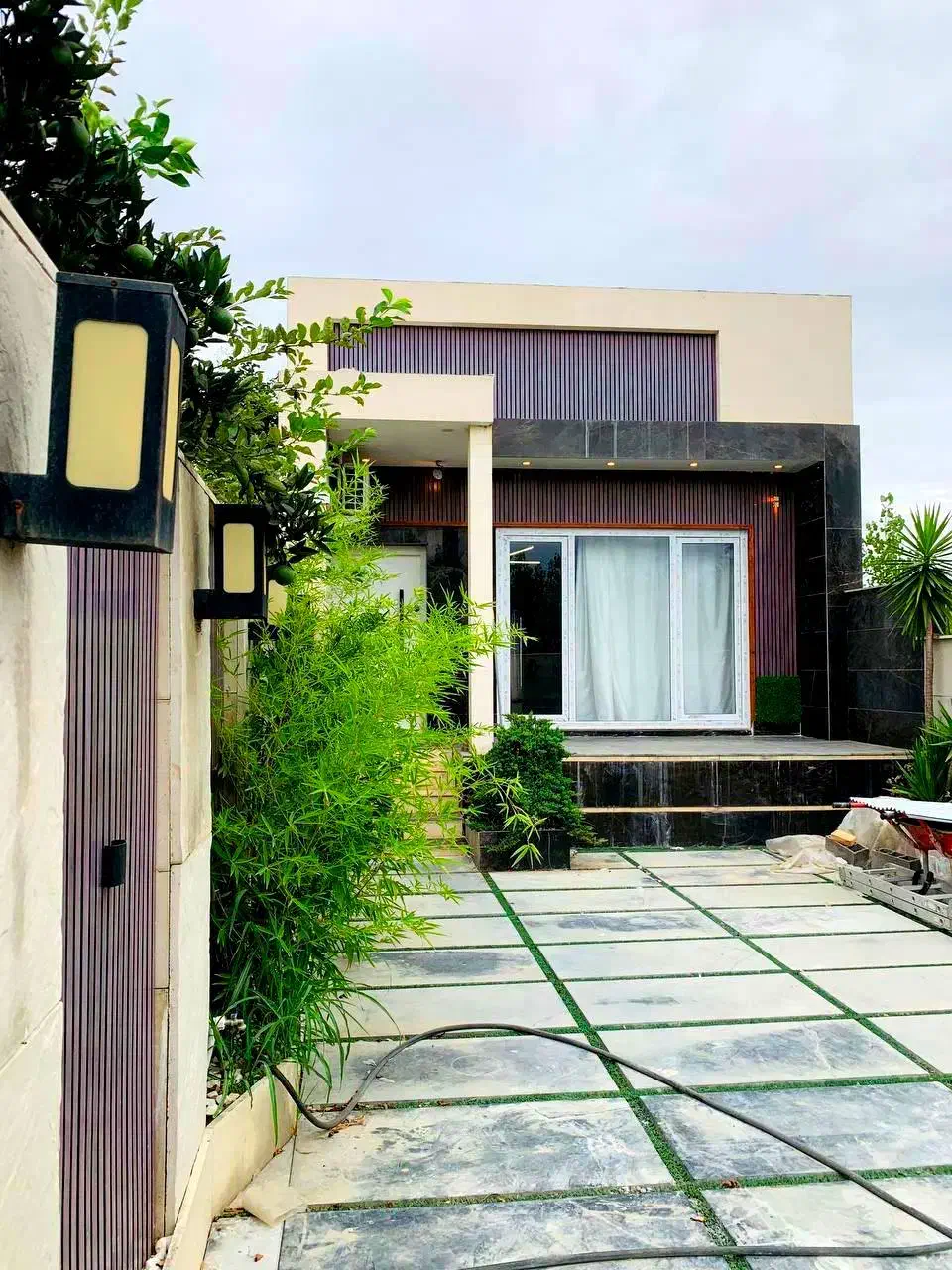 ویلاباغ همکف نیمه مبله 200متری سند تک برگ شهرکی|فروش خانه و ویلا|رحیمآباد, |دیوار